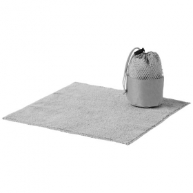 Mini towel with pouch;10033001