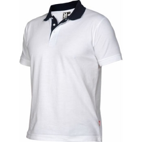 Tricou polo cu mÃ¢necÄƒ scurtÄƒ, cu guler È™i manÈ™ete canelate. Guler È™i fantÄƒ cu 3 nasturi Ã®n contrast È™i bandÄƒ Ã®ntÄƒritÄƒ pentru acoperirea cusÄƒturii la guler.;6620_0155