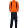 Trening din material combinat alcÄƒtuit din bluzÄƒ È™i pantaloni. BluzÄƒ cu mÃ¢necÄƒ dreaptÄƒ, douÄƒ buzunare laterale È™i guler, talie È™i manÈ™ete canelate. Pantaloni uni drepÈ›i, cu douÄƒ buzunare laterale, betelie cu elastic È™i È™nur reglabil. ; cod produs : 0315_3155