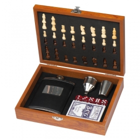 Playset with hip flask, chess and card game | 6078601